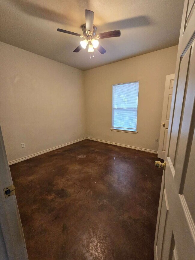 Building Photo - "Charming 3-Bedroom Duplex Retreat on Mandy