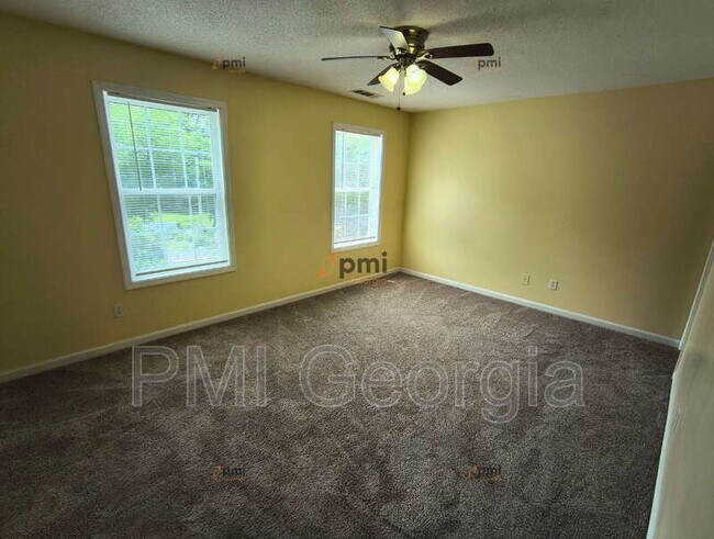 Building Photo - 8370 Hollis St