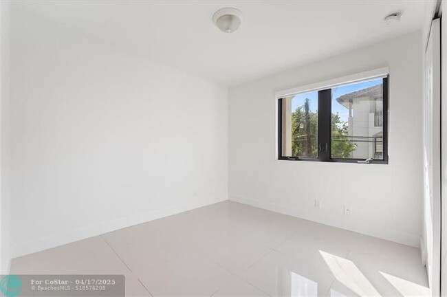 Building Photo - 448 NW 41st St