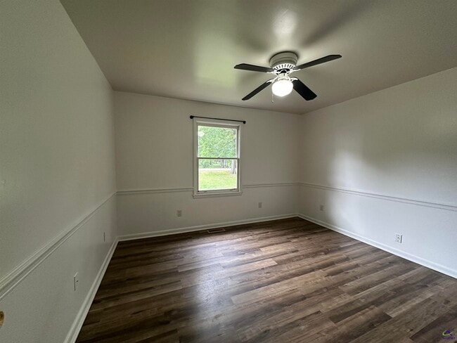 Building Photo - 124 Glen Oaks Rd