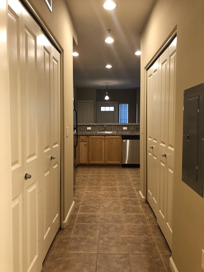 Building Photo - Cute 1BD Single Level Condo in Sherwood!  ...