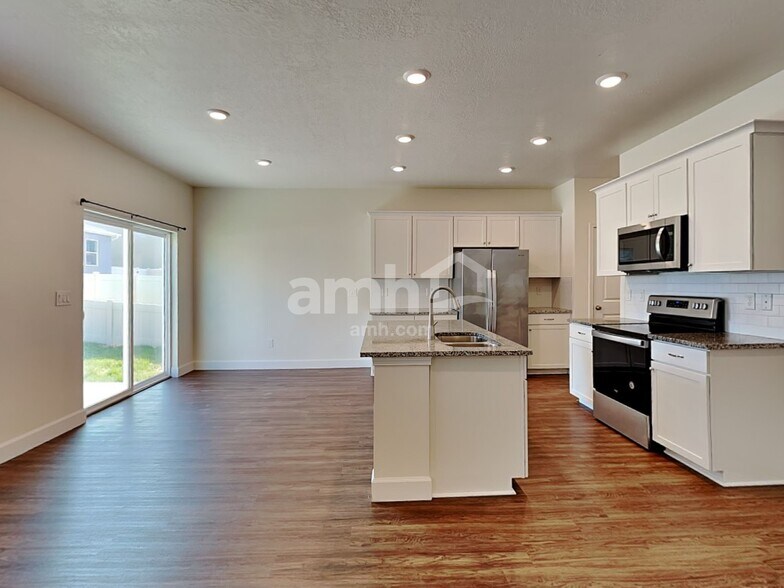 Building Photo - 2337 Surry Way