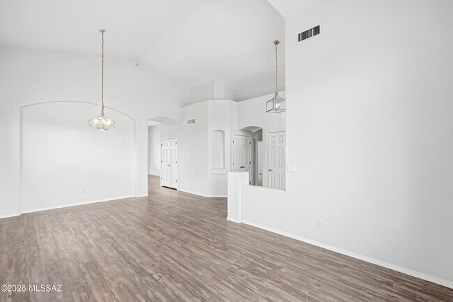 Building Photo - 1342 W Hopbush Way