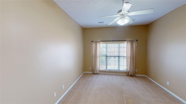 Building Photo - 615 Castle Brook Dr