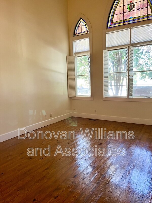Building Photo - 135 E Wilson Ave