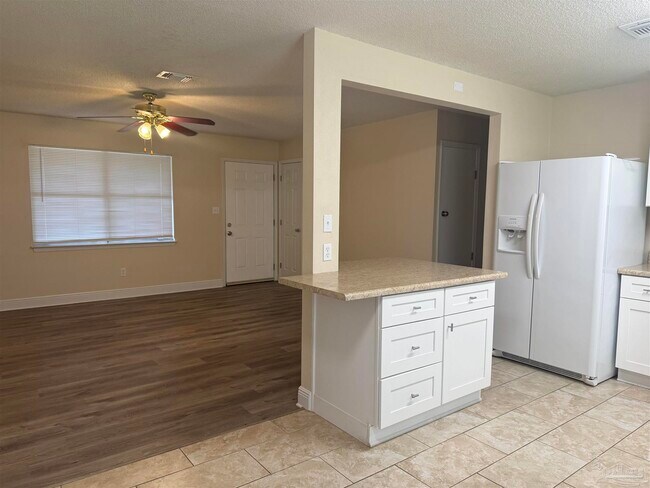 Building Photo - 321 Forest Hills Dr