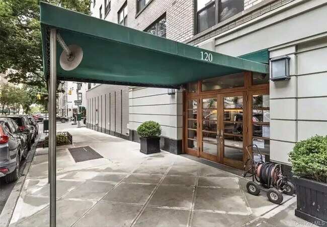 Building Photo - 120 E 90th St