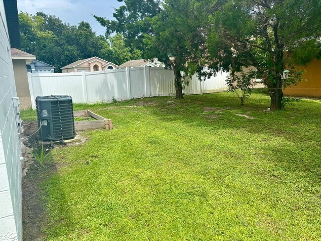Building Photo - 1829 Lacy Ln