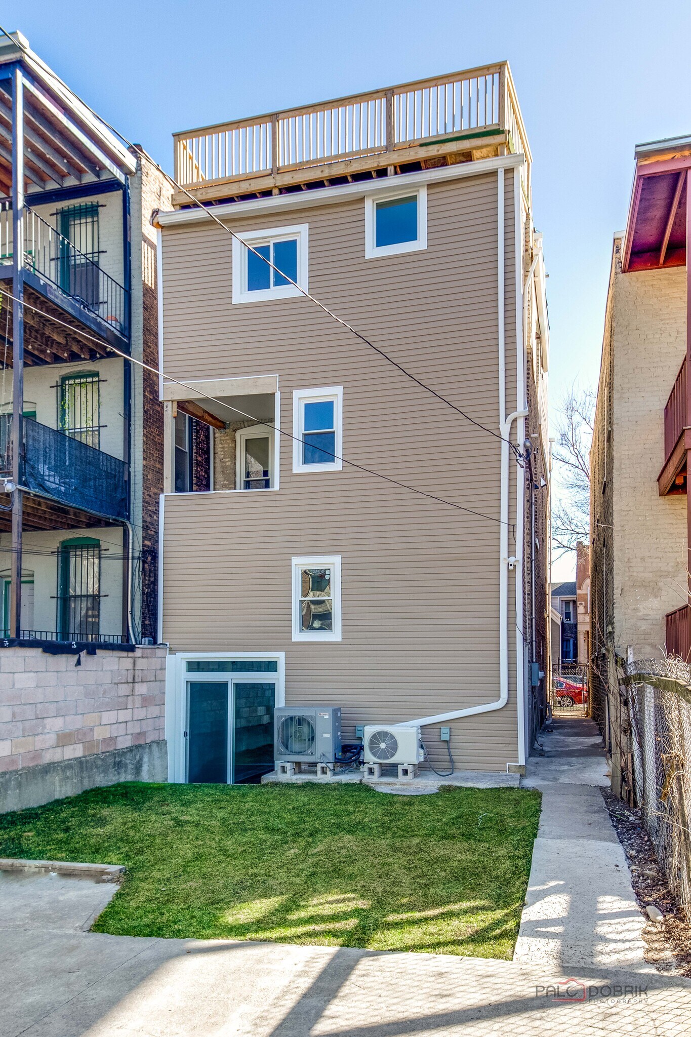 Building Photo - 1346 N Artesian Ave