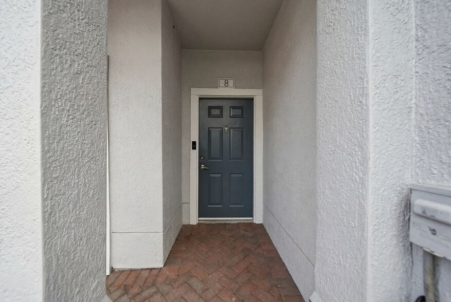 Building Photo - 2532 Grand Central Pkwy