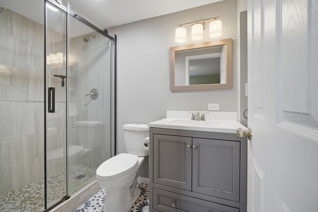 Building Photo - 4611 W Shore Dr