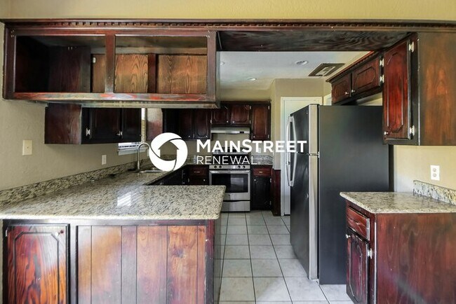Building Photo - 4 Bedroom Pet-Friendly Home in Oklahoma City, OK with Main Street Renewal