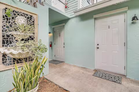 Building Photo - 713 Penn St