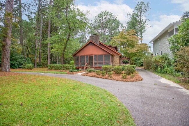 Building Photo - Cottage life in Southern Pines