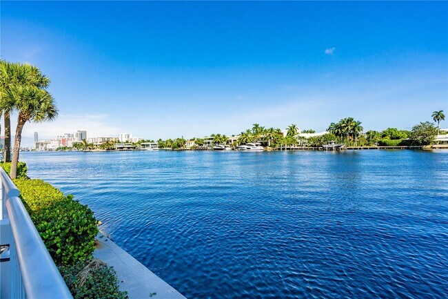 Building Photo - 20281 E Country Club Dr