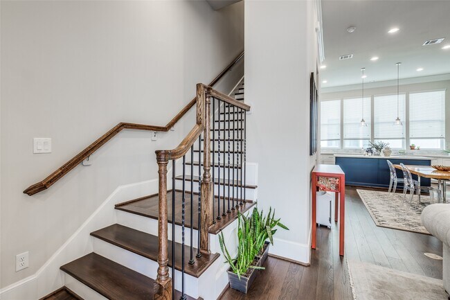 Building Photo - 6056 Kansas St