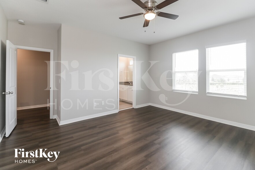 Building Photo - 34088 White Fountain Ct