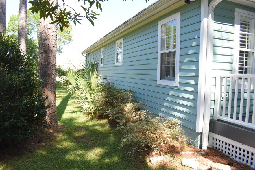 Building Photo - 7002 Hallstead Ct