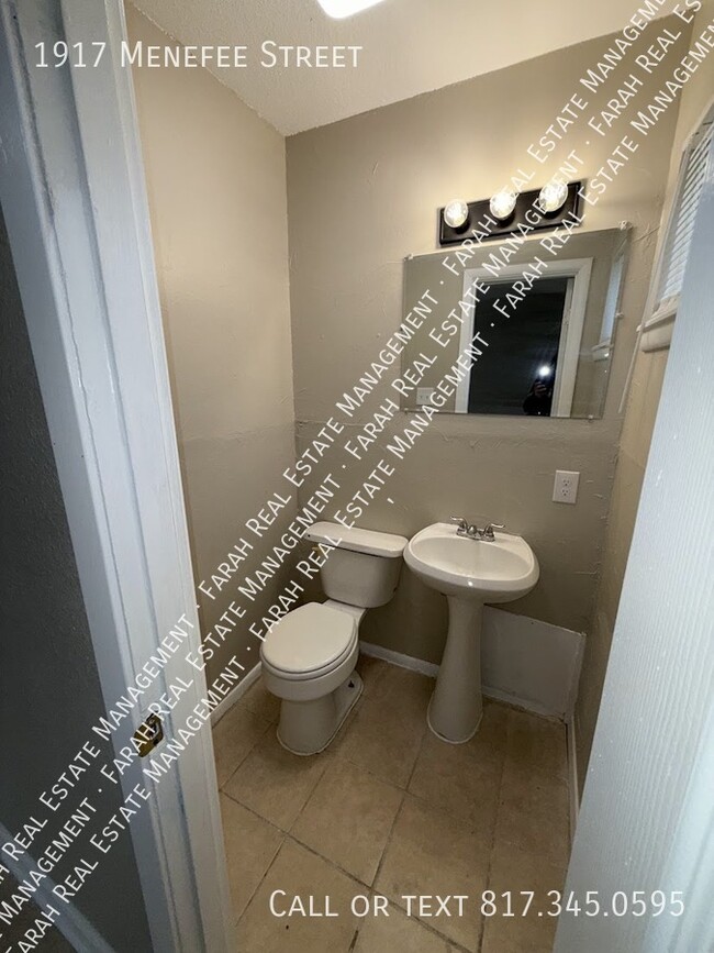 Building Photo - 1917 Menefee St