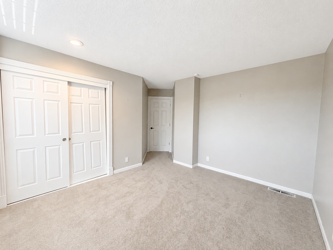 Building Photo - Light-Filled 3 Bedroom Retreat with Waterfall & Fully Fenced Yard