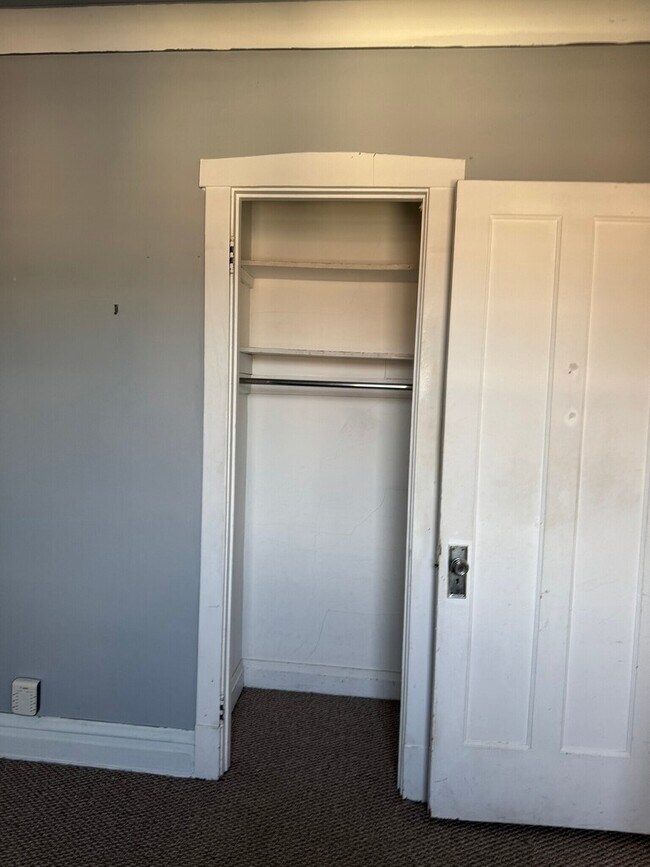 Building Photo - 4741 N Kilbourn Ave