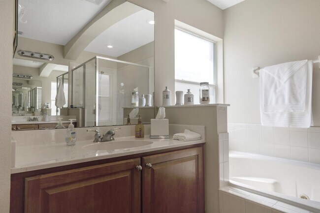 Building Photo - 5145 Marbella Isle Dr