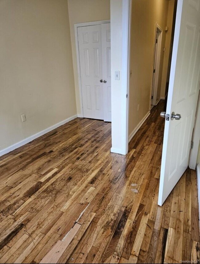 Building Photo - 873 Elsmere Pl