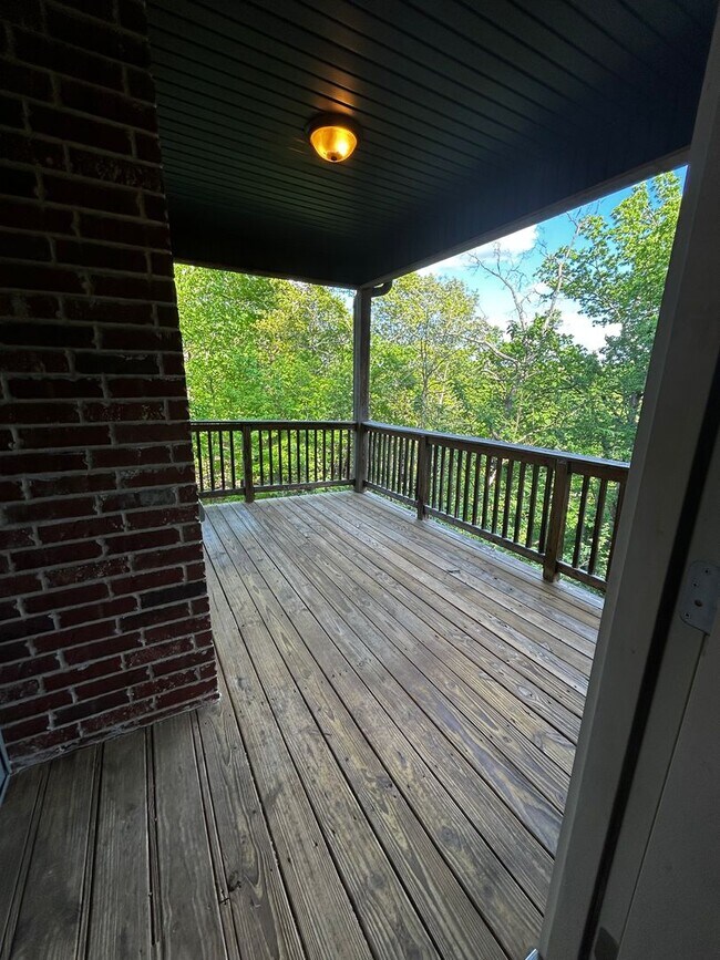 Building Photo - Private Treehouse Views - 3 Bed 2 Bath Home on Cul de sac in Bella Vista!