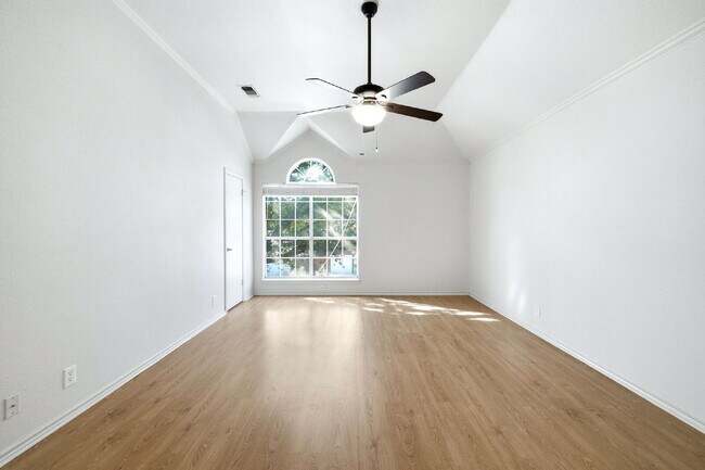 Building Photo - 4 Bedroom home with ZERO carpet close to RAFB