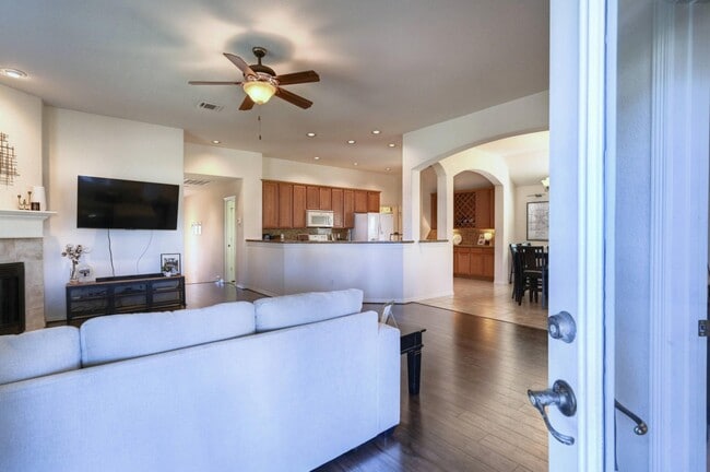 Building Photo - 108 Cove Cir