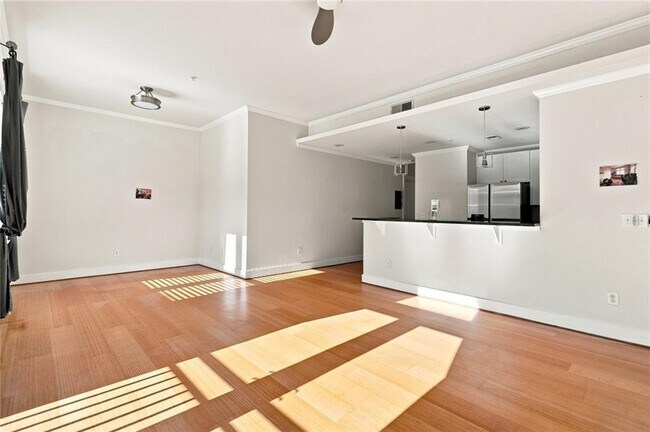 Building Photo - 933 Garrett St