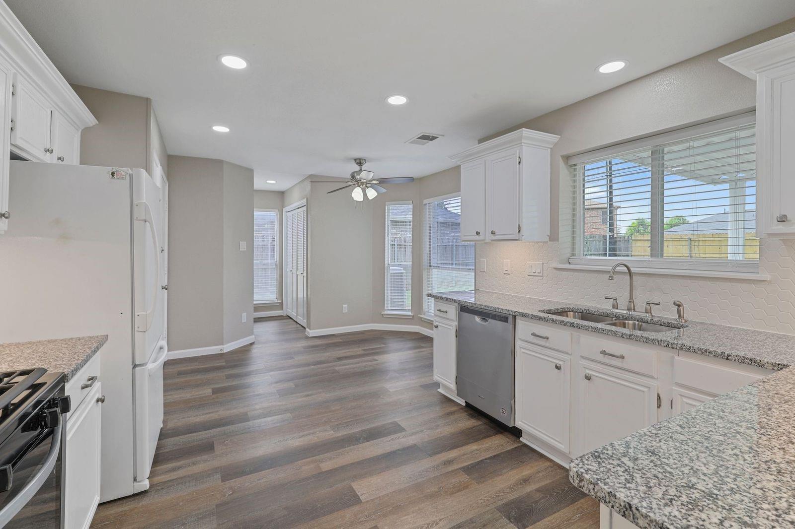 Building Photo - 4951 Garden Grove Rd