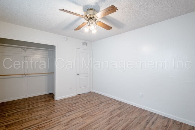 Building Photo - 3 Bedroom/2 Bath Home with Solar - $2100 Per Month!