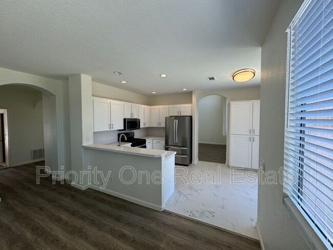 Building Photo - 560 Calle Capistrano