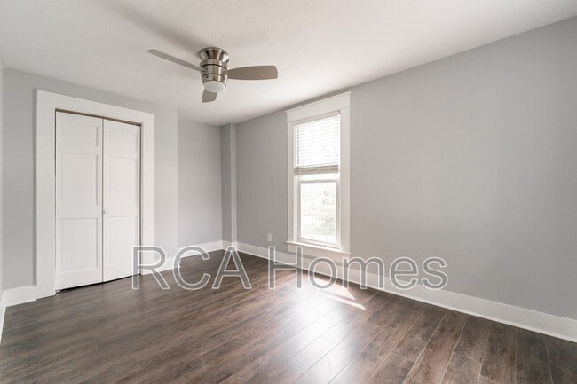 Building Photo - 1211 E Hanna Ave