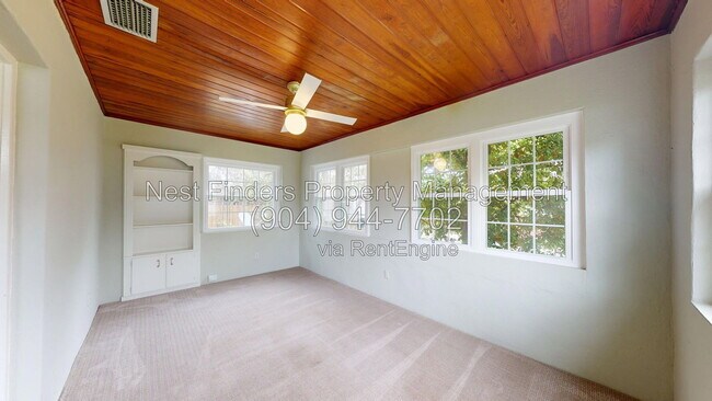 Building Photo - 2215 Larchmont Rd