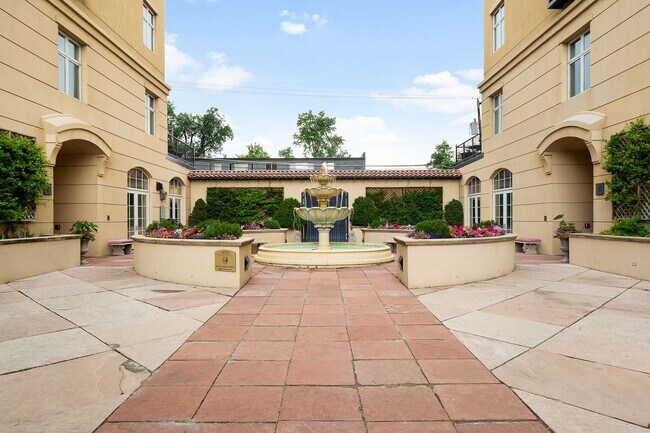 Building Photo - Updated 2BD, 2BA Condo Overlooking Denver Country Club