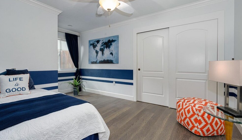 Building Photo - 10086 La Paz Ave