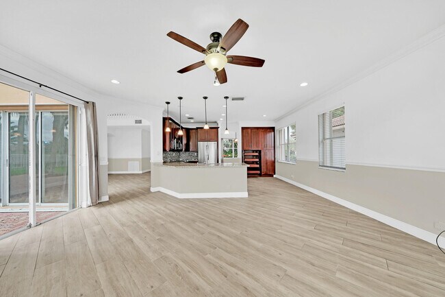 Building Photo - 5878 Bay Hill Cir