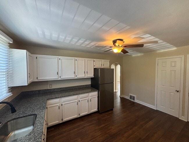 Building Photo - Updated Emmaus Rental