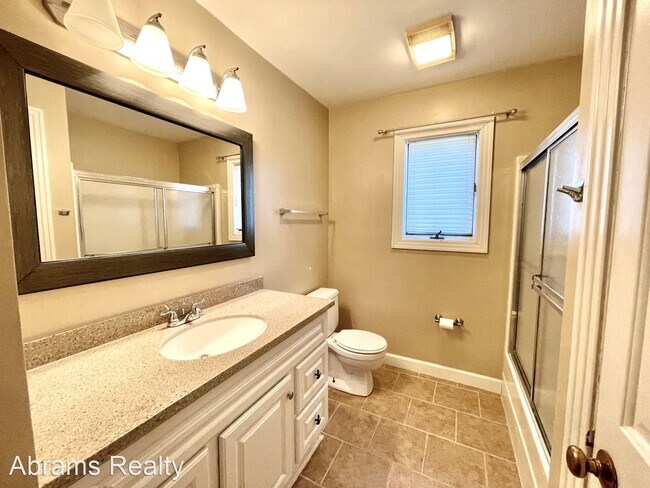 Building Photo - 4 br, 2.5 bath House - 725 Dickens Pl