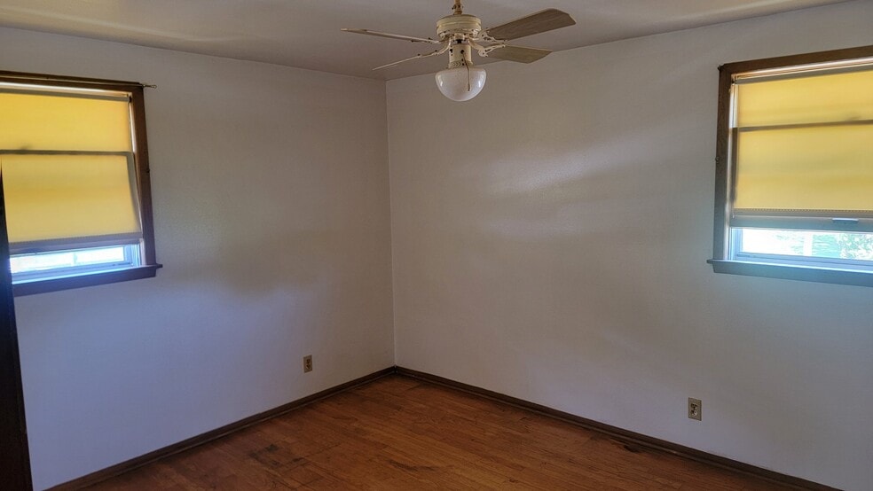 Building Photo - 2908 W Carmen Ave