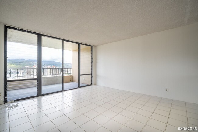 Building Photo - 2121 Ala Wai Blvd