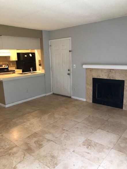 Building Photo - 2550 N Alafaya Trl
