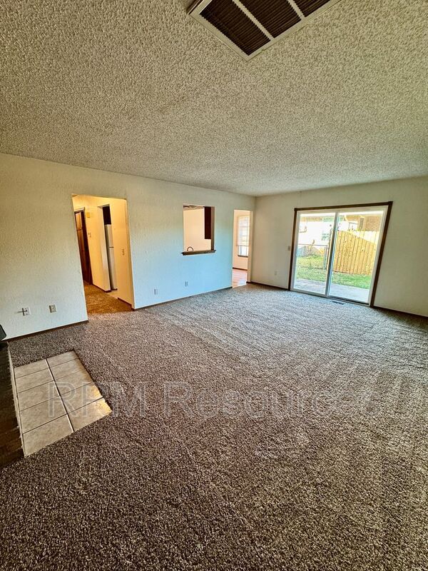 Building Photo - 7002 Woodlake Dr
