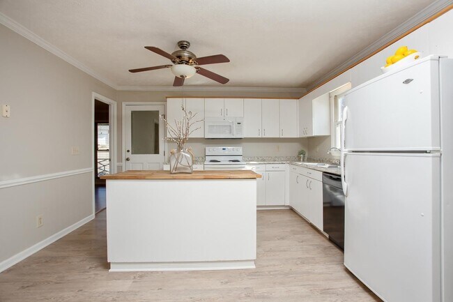 Building Photo - 3 Bed/2 Bath NEST in Beaver Run