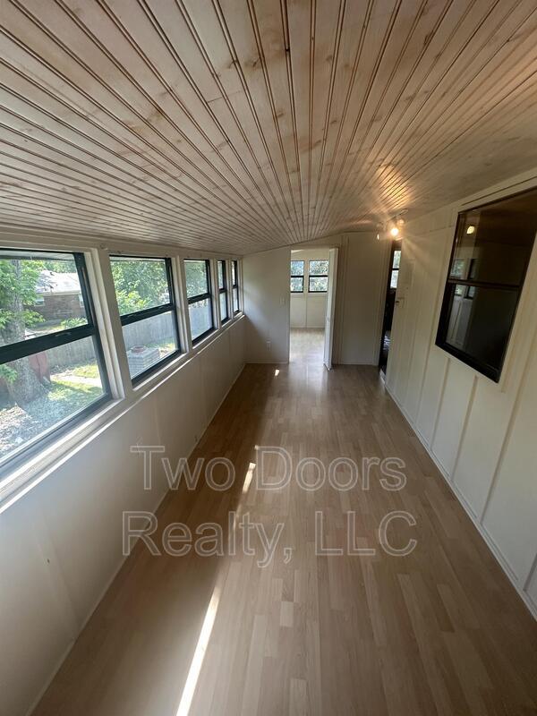 Building Photo - 3612 N Drexel Blvd