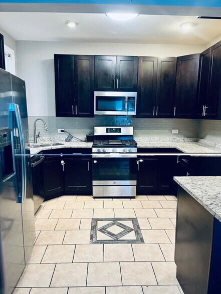 Building Photo - 6829 S Cornell Ave