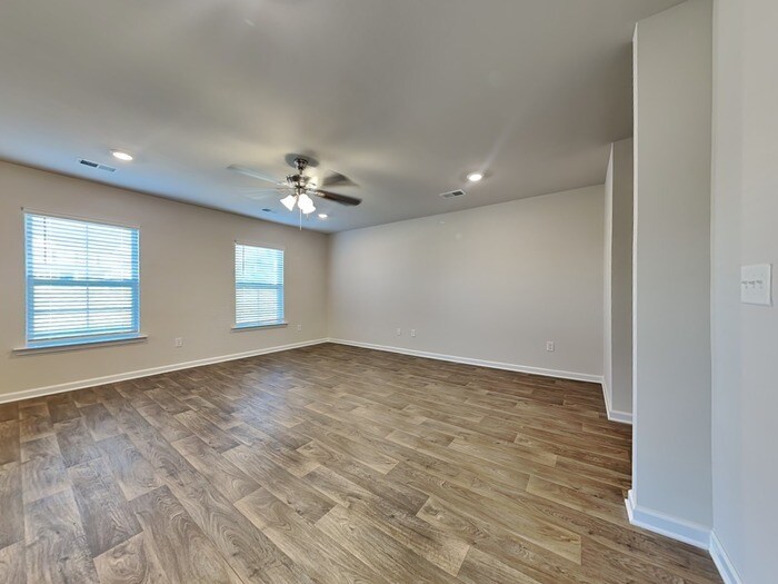 Building Photo - 437 Red Poll Wy