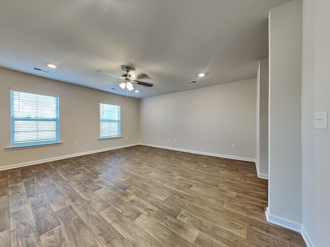 Building Photo - Available Now!   Burnside Farms!!